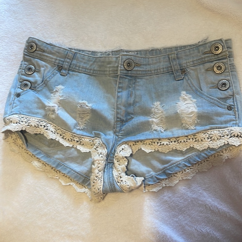Shorts - Picture 2 of 6